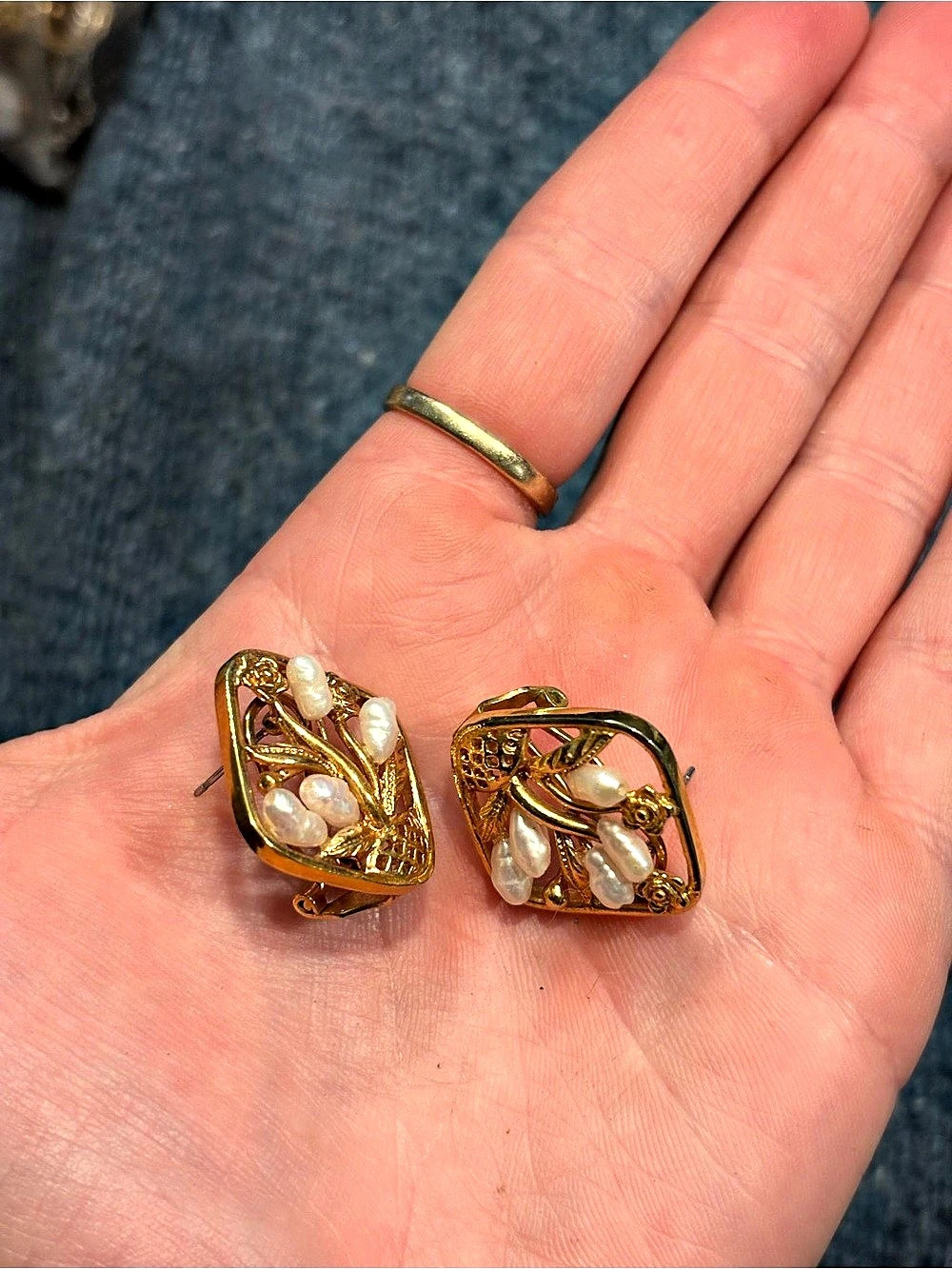 Gold & White Pearl-Detail Gold-Tone Brooch Set